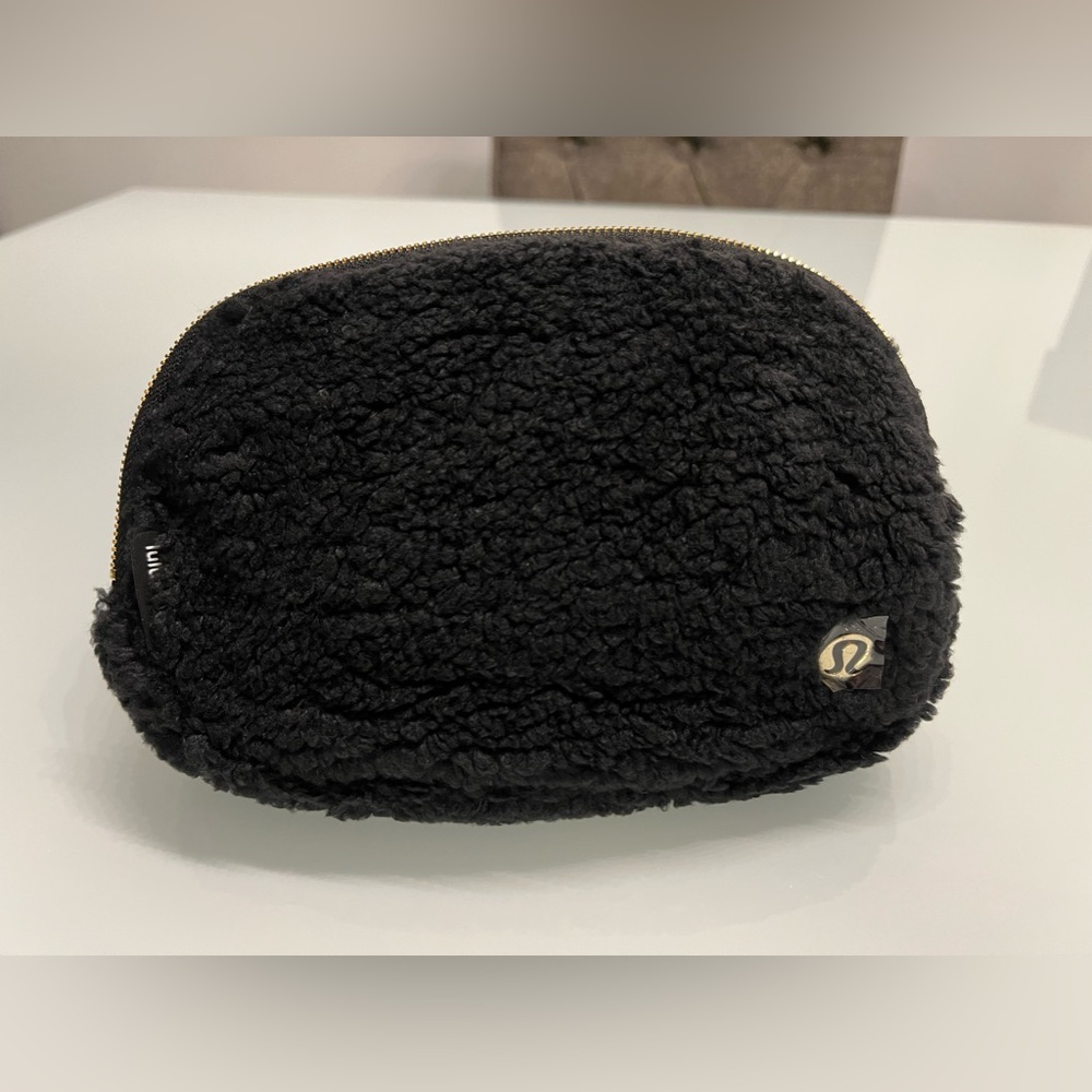 LULULEMON Everywhere Belt Bag 1L Fleece Black